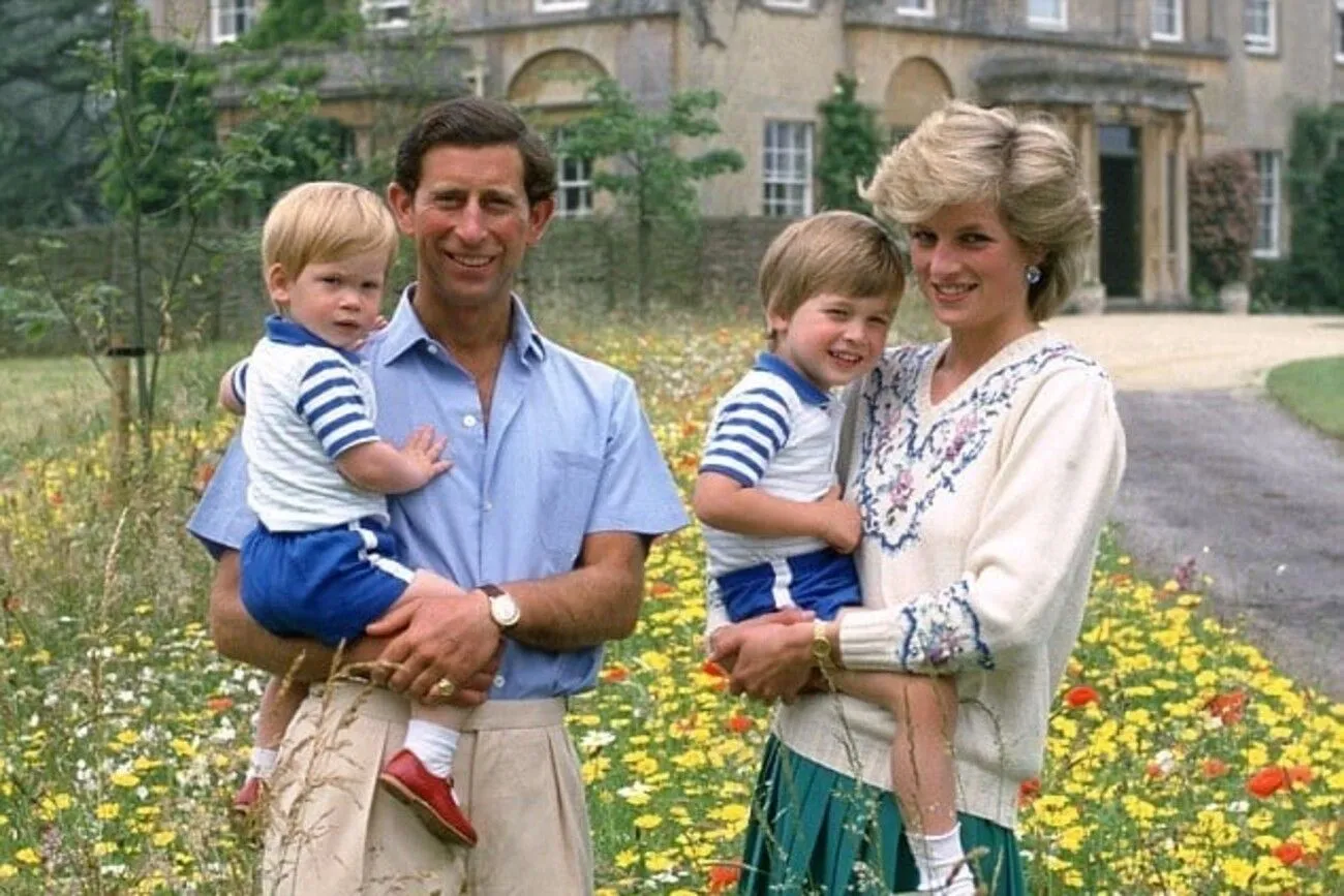 18.Princess Diana and Prince Charles.jpg?format=webp