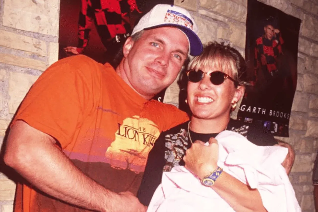 42.Sandy Mahl and Garth Brooks.jpg?format=webp