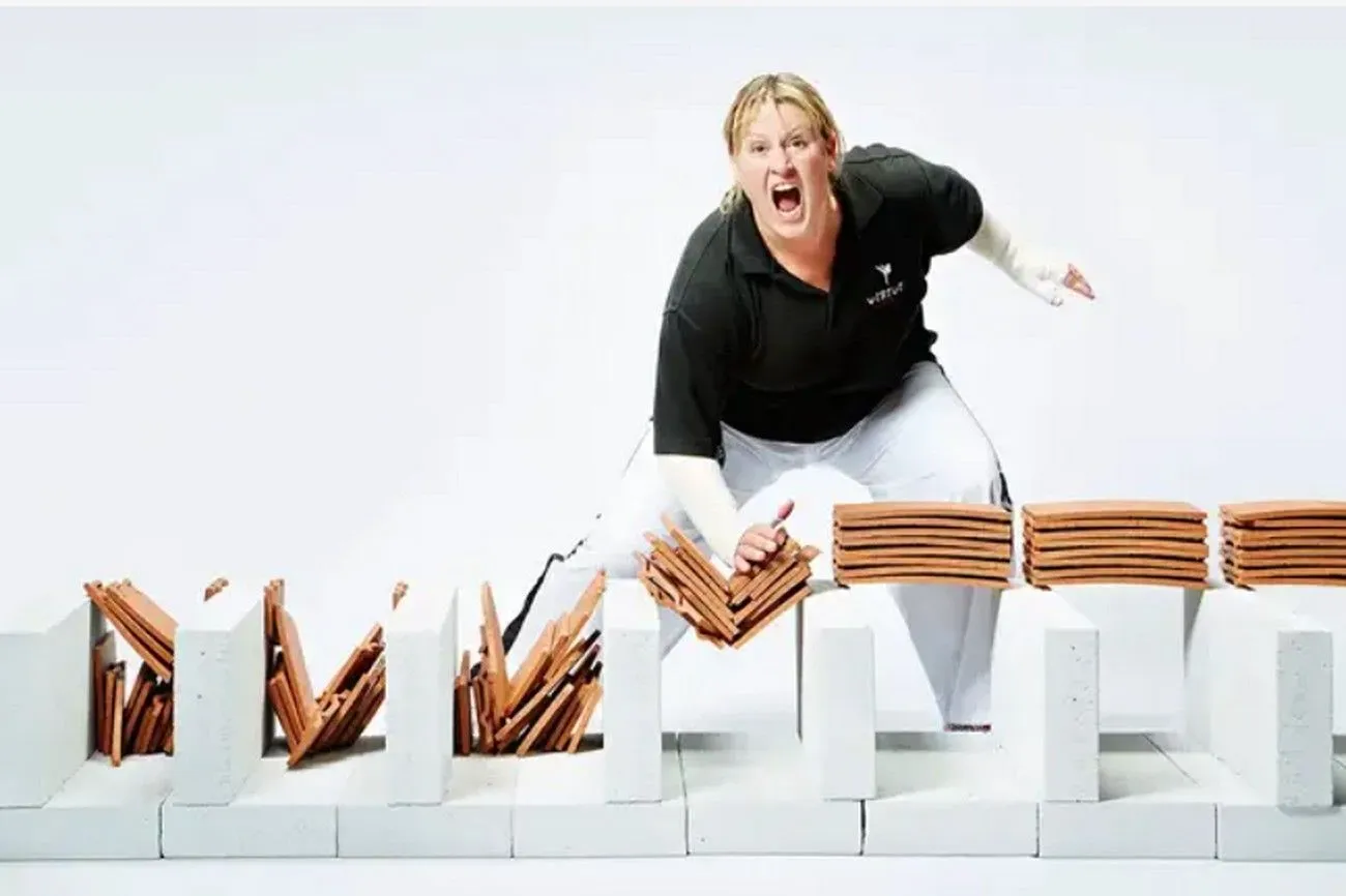 43. In a minute, a woman breaks the majority of roof tiles.jpg?format=webp