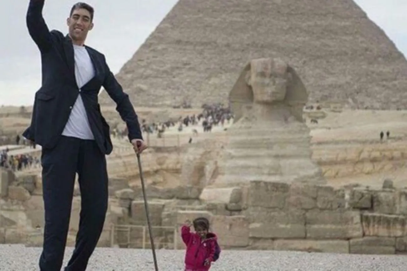 48. Shortest woman versus tallest man.jpg?format=webp