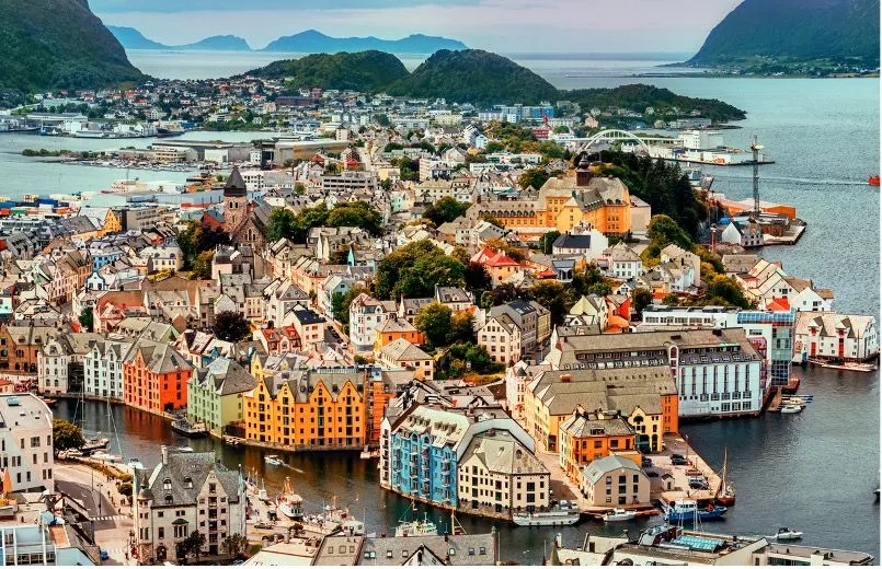 4. Alesund.jpg?format=webp