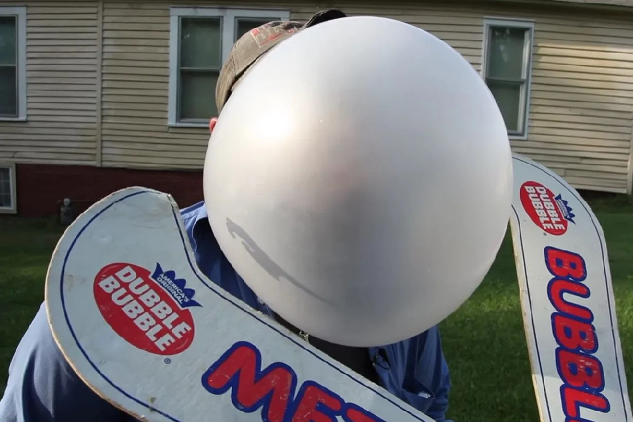 4. The largest bubble gum bubble.jpg?format=webp