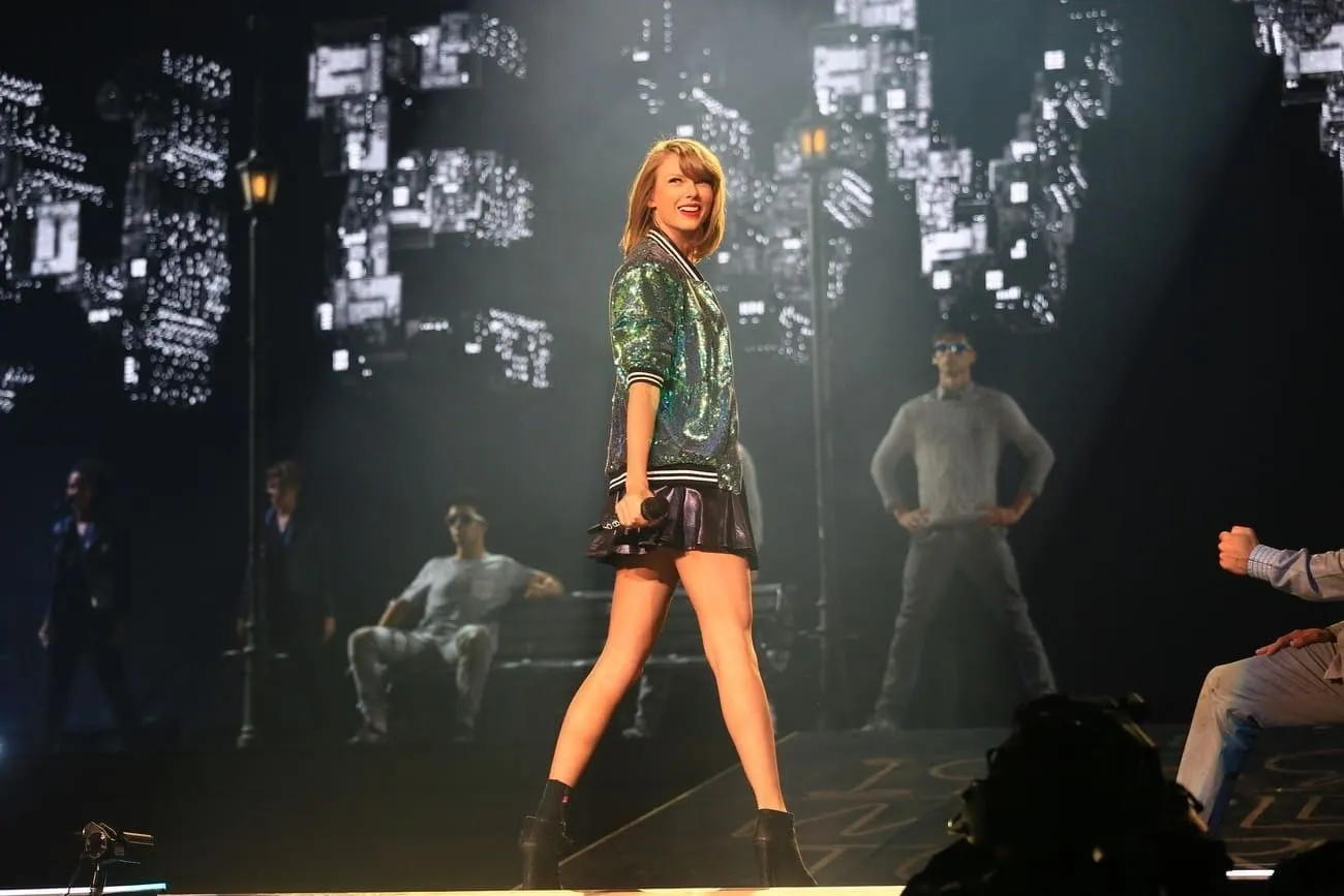 Taylor insured her legs for $40 million!.jpg?format=webp